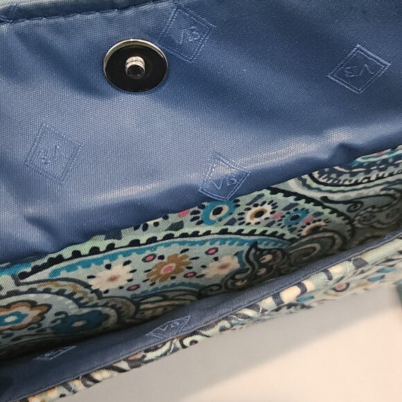 Vera Bradley RFID All in One Wristlet Wallet Phone Case Blue Daisy Dot Paisley - Picture 4 of 7